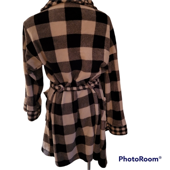 Martha Stewart Buffalo Check Black and White Fleece Robe One Size Fits Most - Picture 2 of 7